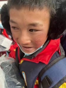 Donating Down Jackets to Children in Remote Tibetan Areas